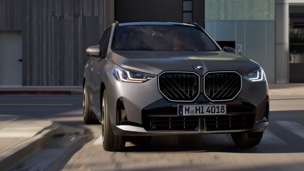 BMW X3 SUV 2026 का प्रीमियम एक्सटीरियर और Iconic Glow किडनी ग्रिल के साथ लग्ज़री डिजाइन